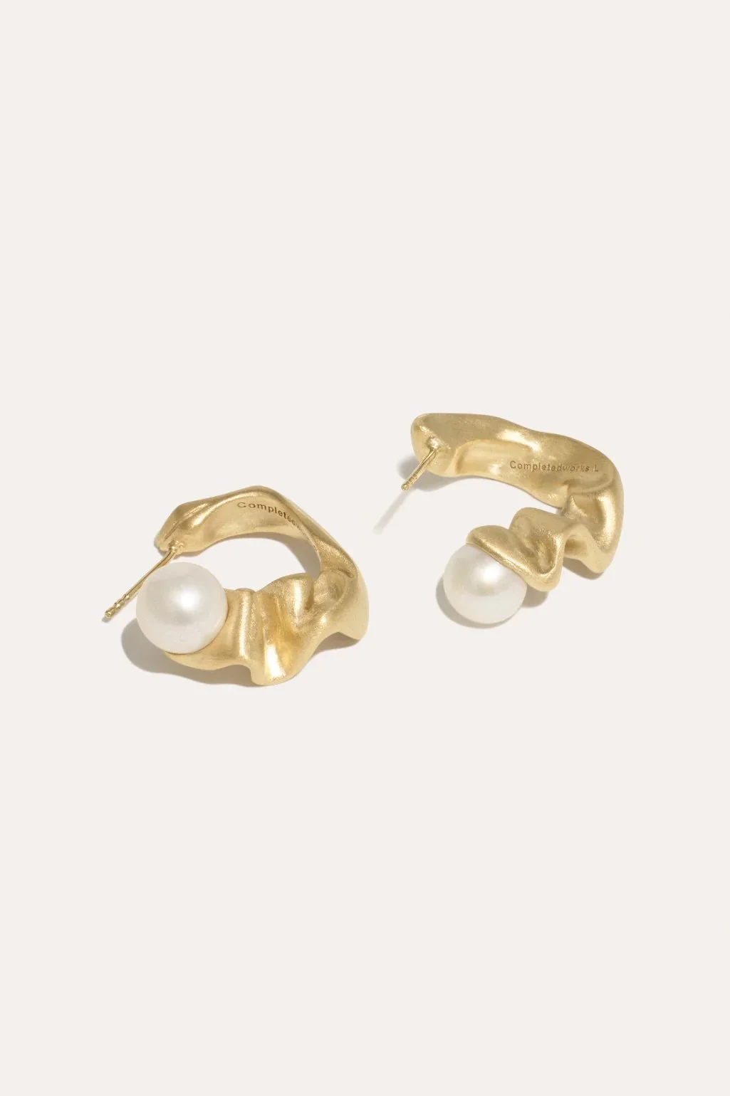 【COMPLETEDWORKS】gold-plated cubic zirconia hoop イヤリング Glitch - Pearl and Zirconia Recycled Gold Vermeil Earrings